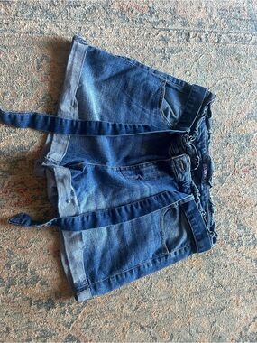 Blue Spice Classic Denim Shorts in Medium Blue Size 13